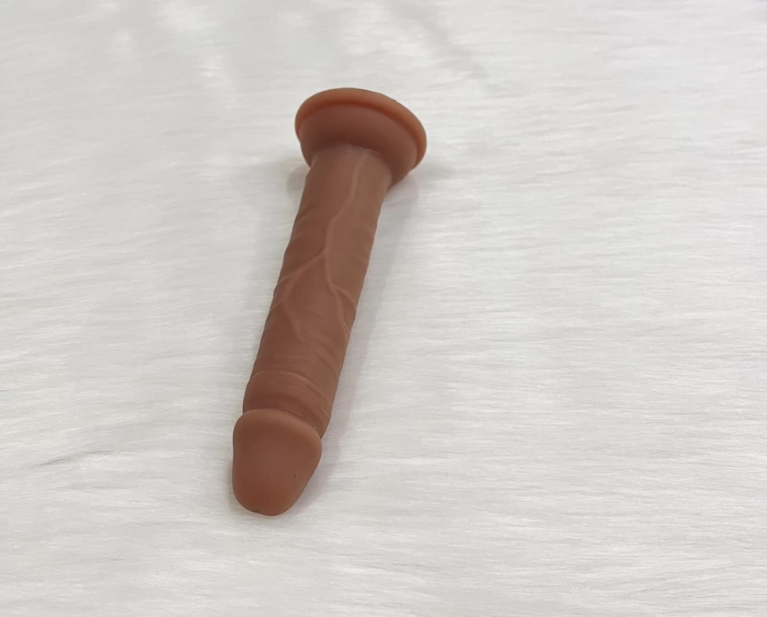 Dương vật giả có đế siêu mềm 7 inch