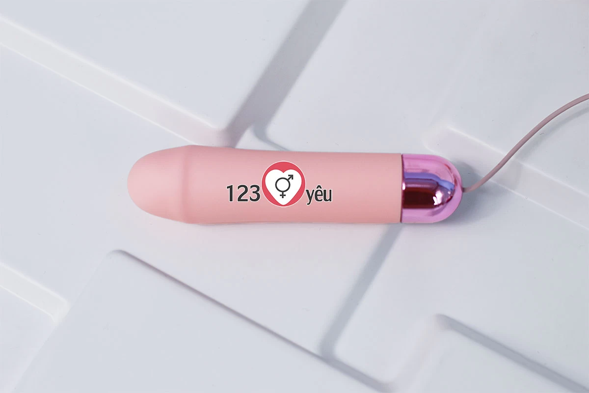 Trứng rung t&igrave;nh y&ecirc;u 2 đầu k&egrave;m lưỡi liếm