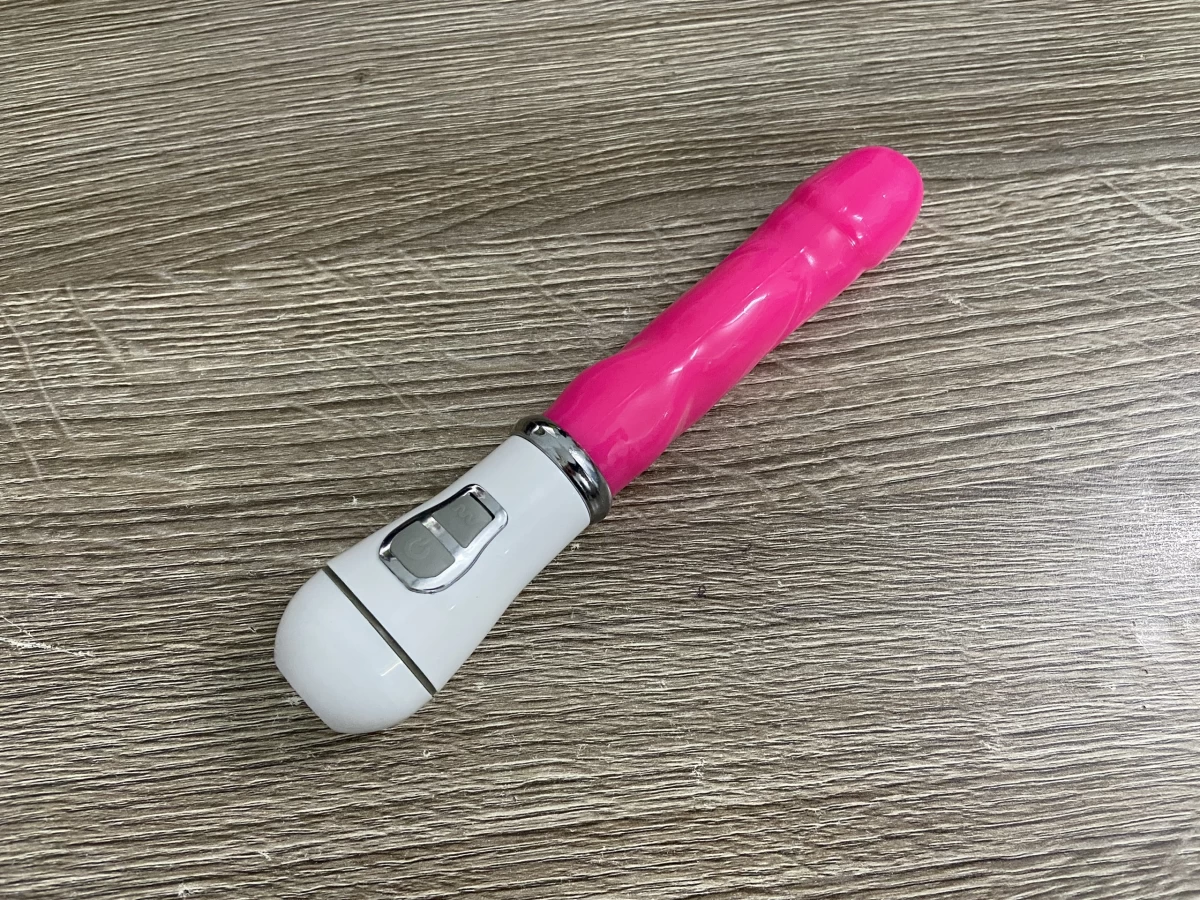 Thanh L&yacute; Mới 100% - Tổng hợp dương vật giả pin sạc mất chức năng rung, r&aacute;ch nhẹ