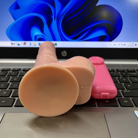 Dương vật giả có đế rung ngoáy Extreme size trung