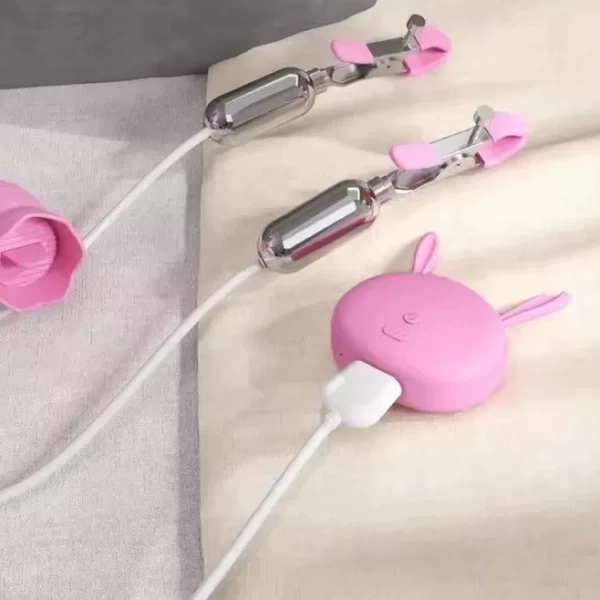 Trứng rung kẹp ti Sex party độc lạ kích thích