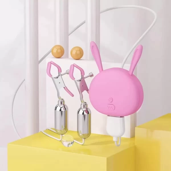 Trứng rung kẹp ti Sex party độc lạ kích thích