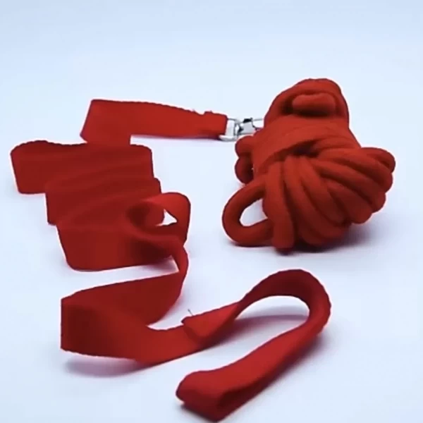 Đồ chơi bạo dâm nhiều món da mịn, lông mềm màu đỏ