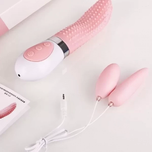 Lưỡi liếm massa âm đạo kèm 2 trứng rung siêu kích thích