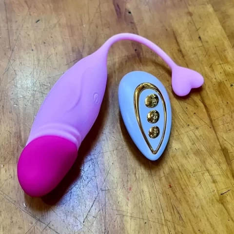 Trứng rung tình yêu đuôi trái tim