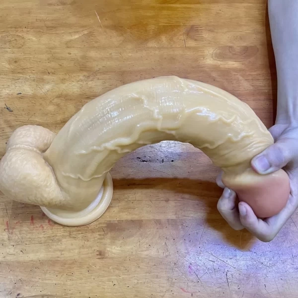 Dương vật c&oacute; đế size khủng mềm mại